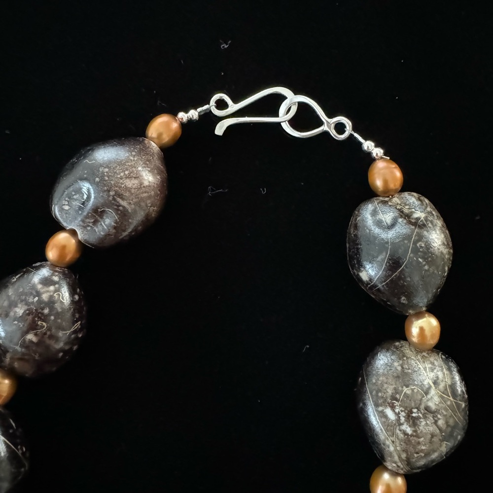NWOT Hawaiian Kukui Nut Necklace with Amber & Sterling Silver Pendant - Picture 4 of 9